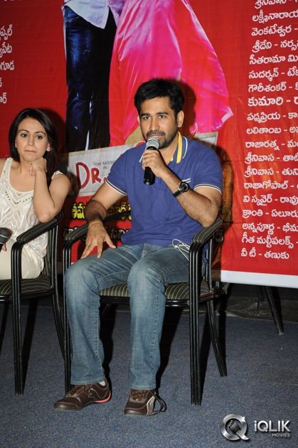 Vijay-Antony-and-Aksha-at-Dr-Saleem-Movie-Success-Meet